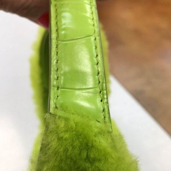 Givenchy Green Shoulder Bag with Plush Texture - Picture 4 of 11